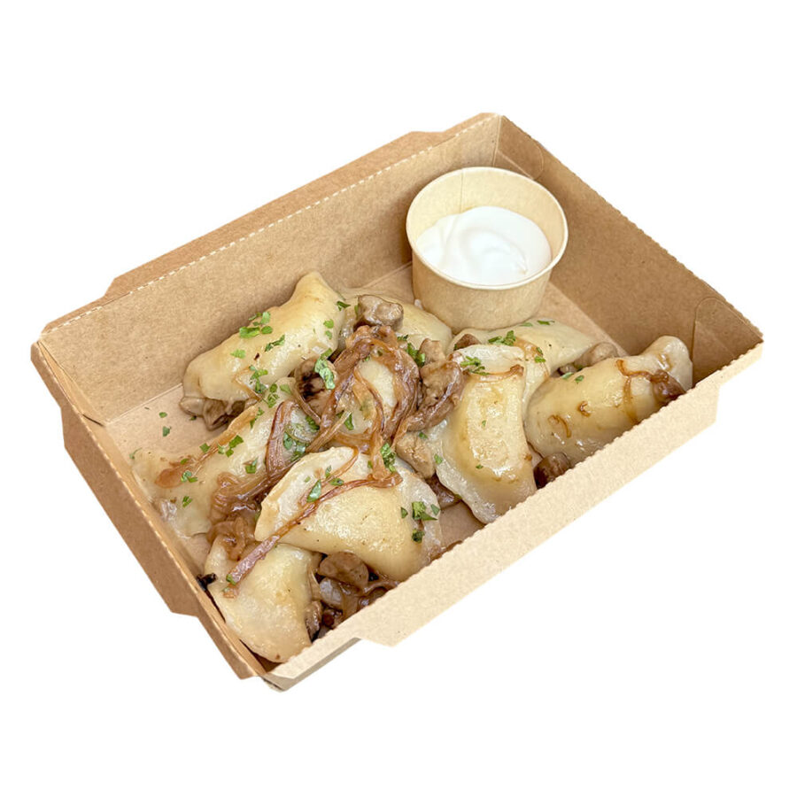 Домашні вареники з картоплею, білими грибами й сметаною